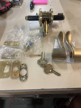 Encurrtrr044 Baldwin Curve R-handed Single Cylinder Door Lever - Satin Brass