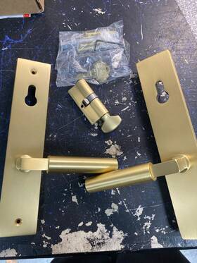 15b1us4 Emtek Satin Brass Modern Door Lever Set With Euro Cylinder