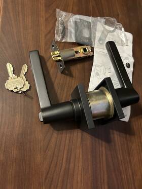 5122hlorhus19 Emtek Helios Keyed Lever With Square Rosette