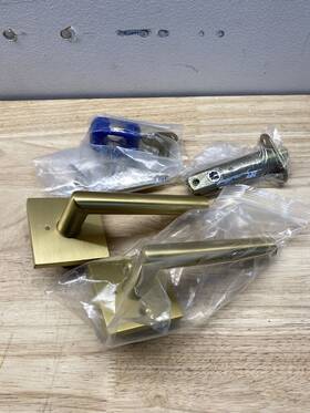 5210stuus4rh Emtek Stuttgart Right Handed Privacy Lever Set - Satin Brass