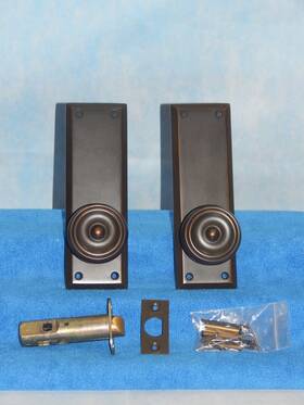 8204 Emtek Quincy Plate Wavely Knob Privacy Door Set