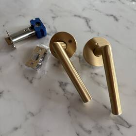 C5209stuus4 Emtek Stuttgart Privacy Door Lever Set - Satin Brass Used 2 Months