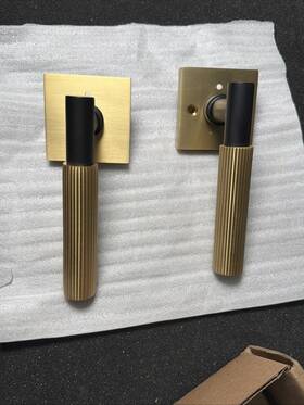 C5210.us4.us19 Emtek Tbar Stem Us19 Us4 Straight Knurled Handle Brass And Black