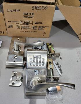 E2020us15 Emtek Single Cylinder Solid Brass Electronic Leverset - Stainless Used