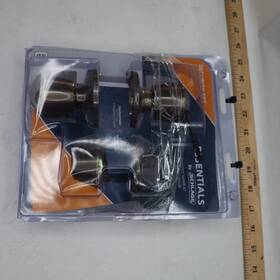 098767 Essentials By Schlage Single Cylinder Deadbolt And Keyed Entry Door Knob