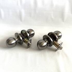 J2800 Faultless Round Brushed Nickel Passage Door Knobs Interior Closet Lot Of 2