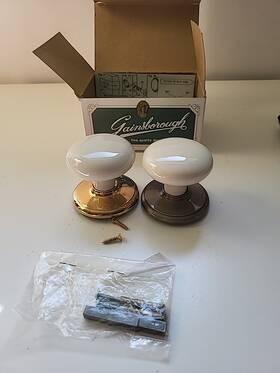 300widab60 Gainsborough Wall Plate And Ceramic Door Knob- Not Matching