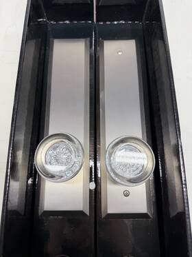 Grandeur 053538028954 802895 Hardware Fifth Avenue Tall Plate Bordeaux Knob