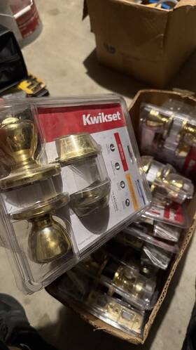 08390 Kwikset Polished Brass Entry Door Knob Gold Keyed Easy Install
