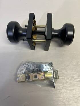 300mnksqt-514 Kwikset Maven Privacy Door Knob Set With Square Rose - Matte Black