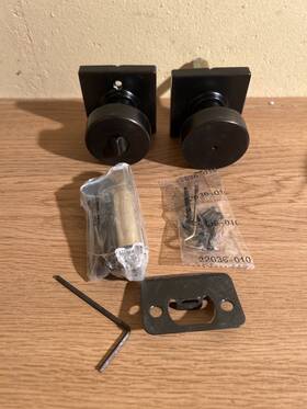 730psksqt-11p Kwikset Pismo Privacy Door Knob Set With Square Rose - Venetian Bronze