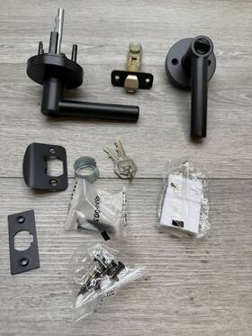 740milrdt-514s Kwikset Milan Single Cylinder Entry Lever Set - Matte Black 97409-277 Used