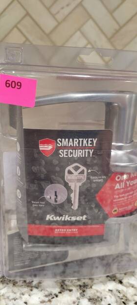 94050-675 Kwikset - Delta Satin Chrome Entry Door Knob 1-3/8 Inch