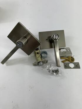 97402-985 Kwikset Halifax Entry Door Handle With Lock And Key