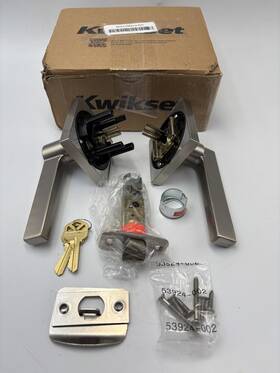 97500-082 Kwikset Halifax Keyed Storeroom Entry Door Handle With Lock And Key