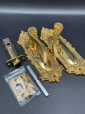 764926 Nostalgic Warehouse Victorian Plate Privacy Swan Lever In Unlacquered Brass