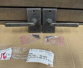 E304 Rocky Mountain L117 Pair French Lever And Escutcheon - White Bronze Medium