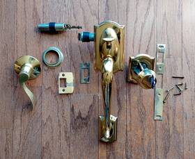 Schlage 043156651306 Camelot Single Cylinder Keyed Entry Handset With Accent Lever