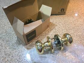J10str605 Schlage 043156863068 Case Of 23 - Stratus Hall And Closet Knob Bright Brass J10str605 Schlage 043156863068 Case Of 23 - Stratus Hall And Closet Knob Bright Brass