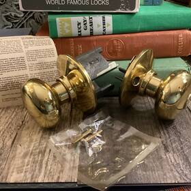 Schlage 043156923397 Privacy Locking Latch Bright Brass F40n 99 Bel 605 Doorknob Only