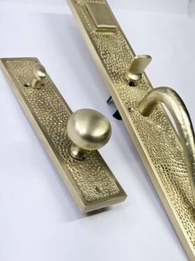 441342 Signature Hardware Traeger Hammered Style Keyed Entry Door Handleset