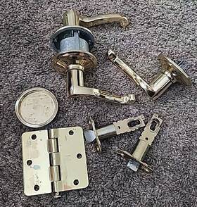 122-021616 Standard Lever Handle Passage Door Knob Polished Brass