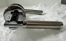 4742 Valli & And H Round Rosette Door Lever Chrome/satin Stainless Privacy