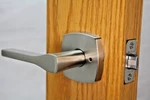 Kwikset Tripoli Privacy Lever Satin Nickel 730TPLMDT15 #8ZZ. Fixed Price $15.99.