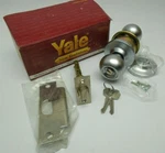 Yale New Traditions Terra Cirrus Knob Satin Chrome 700C-ENTRY 1740HW. Fixed Price $9.99.