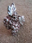 Anne At Home Grape Cluster Pewter / Cherry Wash Cabinet Door Drawer Pull Knob. Fixed Price $10.00.