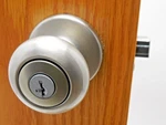 Kwikset Smartkey Cove Keyed Entry Knob Satin Nickel 400CV15SMT #8BZ. Fixed Price $5.99.