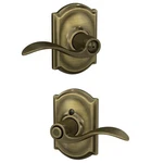 Schlage Camelot Trim Bed And Bath Door Lock In Antique Brass F40 Acc 609. Fixed Price $38.25.