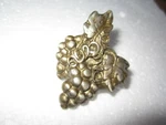Anne At Home Grape Cluster Pewter / Bronze Wash Cabinet Door Drawer Pull Knob. Fixed Price $10.00.